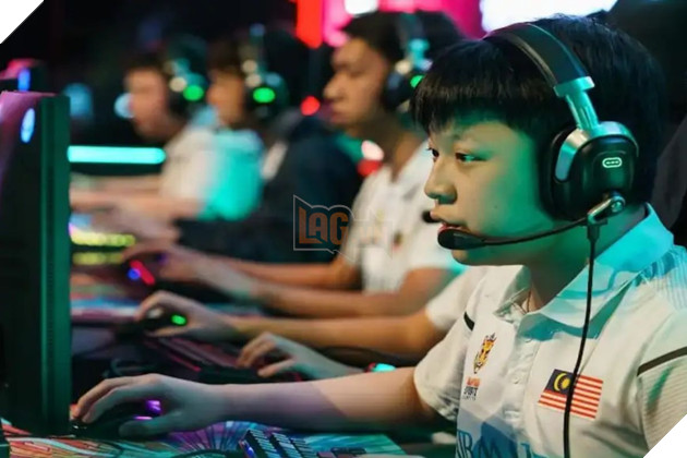 Tuyển Thủ Dota 2 19 Tuổi Đạt Mức Rank 15000 MMR Kỷ Lục, Nhưng Người Hâm Mộ Lại Chia Rẽ