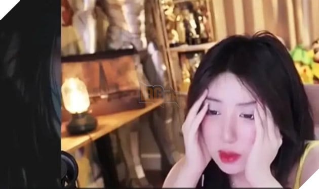 Nữ streamer xinh đẹp hé lộ việc phải uống thuốc giảm stress để có thể hành nghề 2