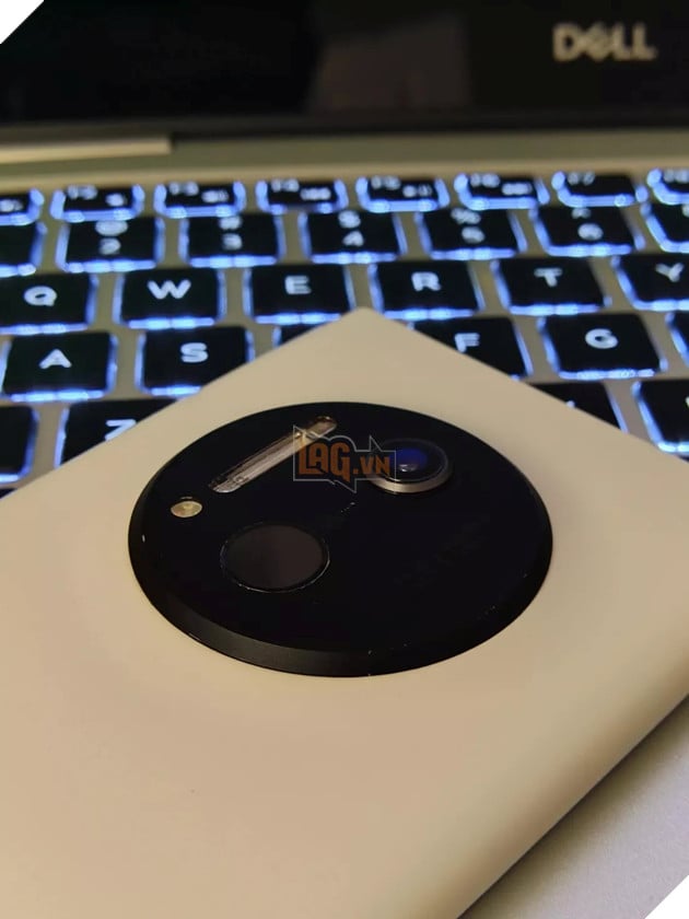 Modder biến Nokia Lumia 1020 thành iPhone SE 3 chạy iOS 3