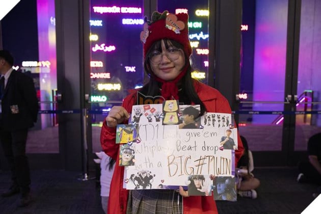 VALORANT Masters Bangkok 2025: Muôn Kiểu Fan-Sign Cổ Vũ Các Đội Tuyển 2