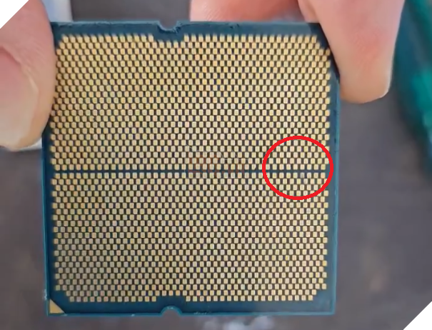 Mainboard ASRock X870 gây lỗi với Ryzen 9 9950X, người dùng phản ánh vết xám bất thường trên chân CPU 2