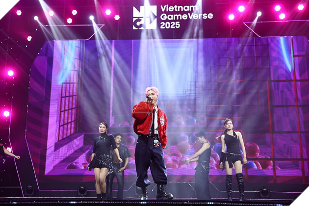 Nam ca sĩ JSOL bùng nổ sân khấu Vietnam Game Awards 2025