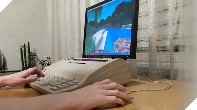 Một người dùng Reddit đã sáng tạo máy đánh chữ cũ thành PC hoàn chỉnh.