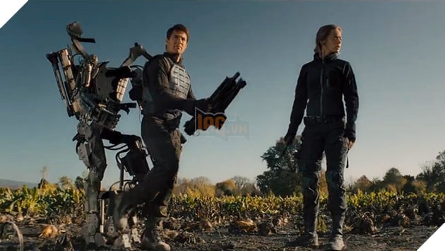 Hình ảnh nam diễn viên Tom Cruise bên cạnh bạn diễn 