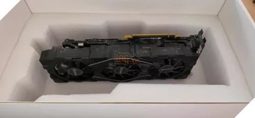 Card màn hình lạ đặt trong Aorus Master RTX 5090