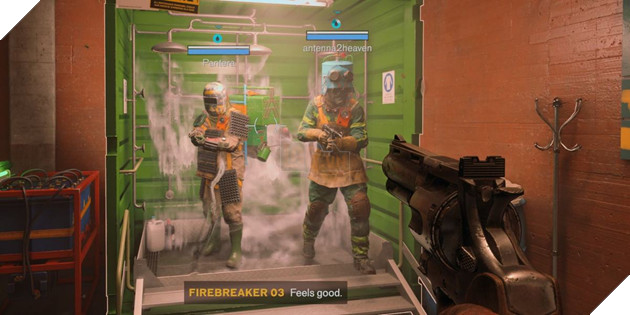 Khuyến khích tắm chung để tăng tình đồng chí