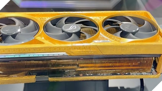 Asus ra mắt card đồ họa RTX 5090 mạ vàng thật, giá trị ngang một chiếc Ferrari 2