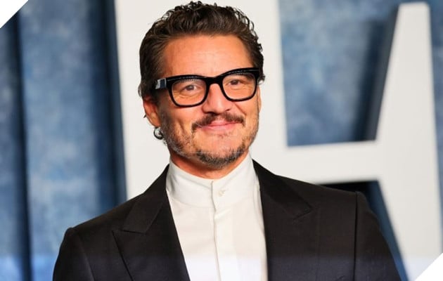 Hình ảnh sao nam Pedro Pascal với bộ râu quen thuộc.