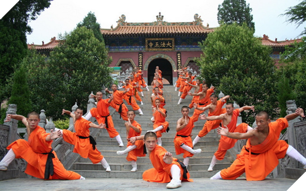 Thiếu Lâm Tự được khắc họa như một danh môn chính phái trong giới võ lâm, thường được ví von như một nơi đứng ra bảo vệ chính nghĩa.