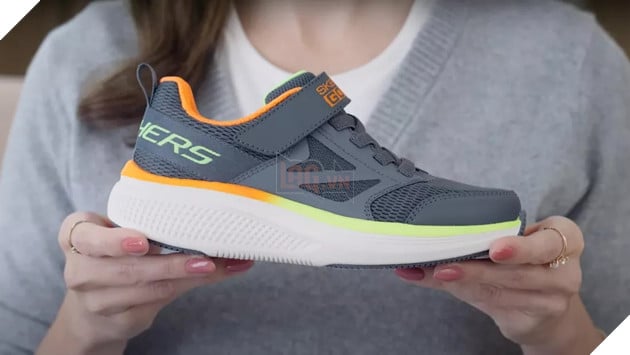 Skechers ra mắt giày trẻ em tích hợp ngăn chứa AirTag, giúp phụ huynh dễ dàng theo dõi con