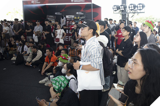 LCP 2025: Bùng Nổ Khai Mạc Chung Kết Tổng Với Hàng Ngàn Khán Giả Góp Mặt