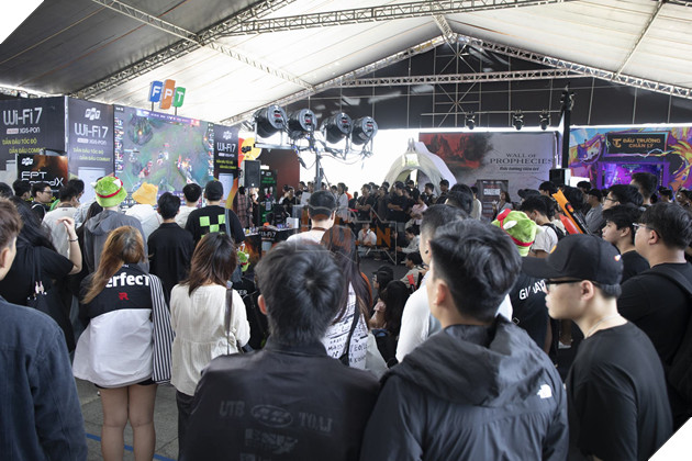 LCP 2025: Bùng Nổ Khai Mạc Chung Kết Tổng Với Hàng Ngàn Khán Giả Góp Mặt 2