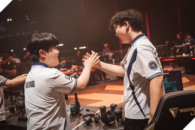 DRX kịp thời "thức tỉnh" để cân bằng 1-1