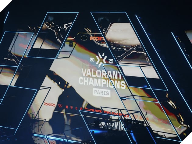VALORANT Champions 2025: Bầu Không Khí Cuồng Nhiệt Của Ngày Thi Đấu Mở Màn 13