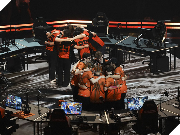 VALORANT Champions 2025: Bầu Không Khí Cuồng Nhiệt Của Ngày Thi Đấu Mở Màn 16