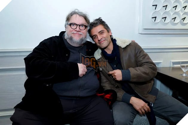 Hình ảnh đạo diễn Guillermo del Toro và sao nam Oscar Isaac.