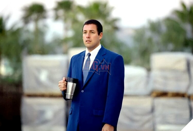 Hình ảnh về sao nam Adam Sandler trong phim Punch-Drunk Love.