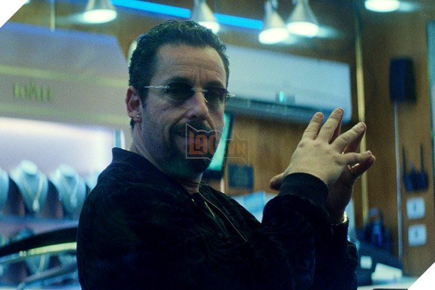 Hình ảnh sao nam Sandler trong phim Uncut Gems.