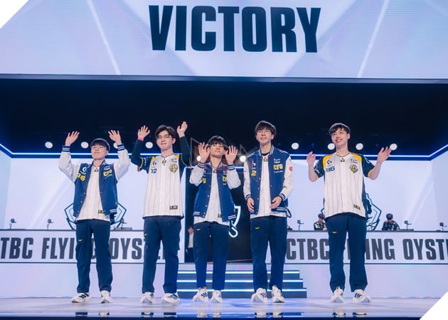 CFO tiếp tục tạo bất ngờ, đánh bại T1 đầy thuyết phục