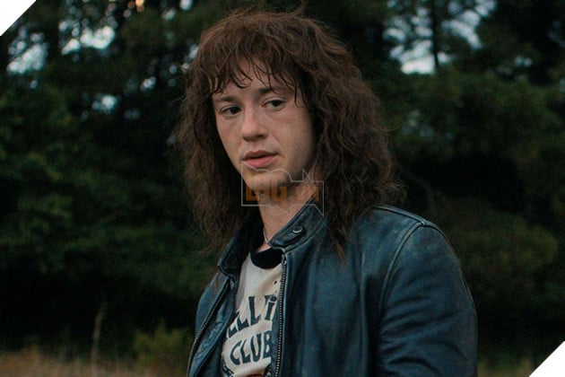Hình ảnh sao nam Joseph Quinn trong phim "Stranger Things".