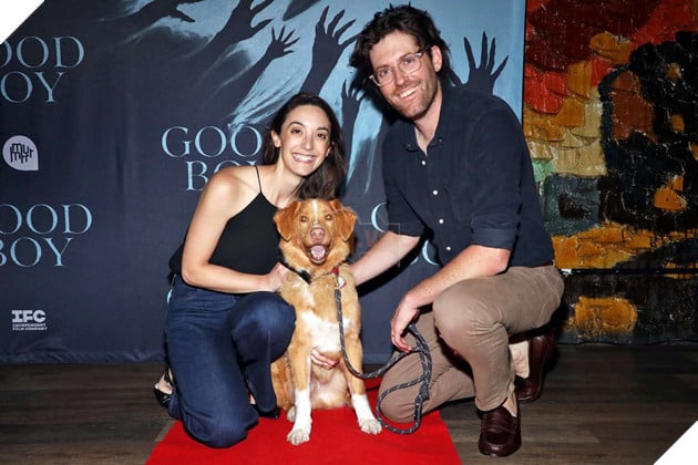 Hình ảnh về chú chó Idy và ê kíp sản xuất trong phim Good Boy.