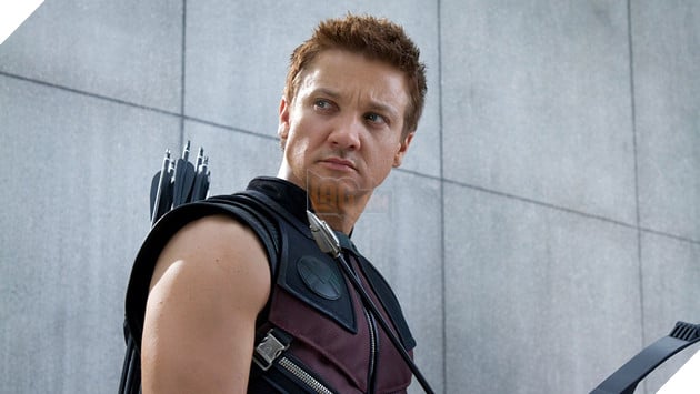 Hình ảnh về nam diễn viên Jeremy Renner trong trang phục nhân vật Clint Barton.