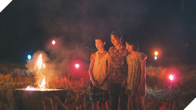 Hình ảnh trong phim Mother Bhumi.