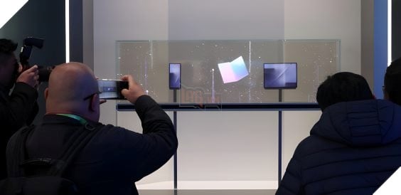 Samsung ra mắt Galaxy Z TriFold với màn hình 10 inch và công nghệ pin Silicon-Carbon 2