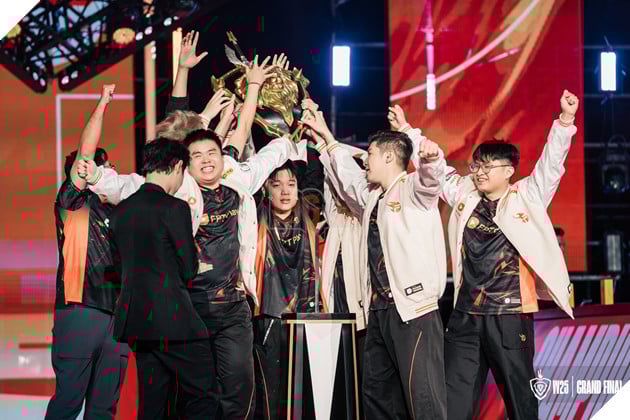 Ngôi vương Đấu Trường Danh Vọng Mùa Đông 2025 gọi tên FPT x Flash!