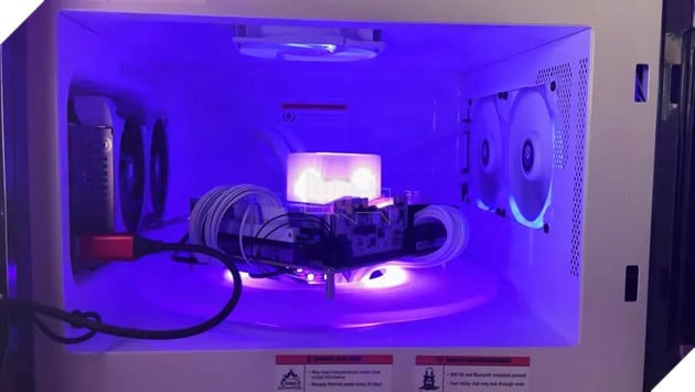 Chiếc PC chơi game “lò vi sóng” độc đáo trị giá 2.000 USD khiến cộng đồng mạng phát sốt 2
