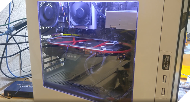 Dân chơi PC biến card đồ họa thành mô hình đường sắt mini có đầu tàu chạy thật