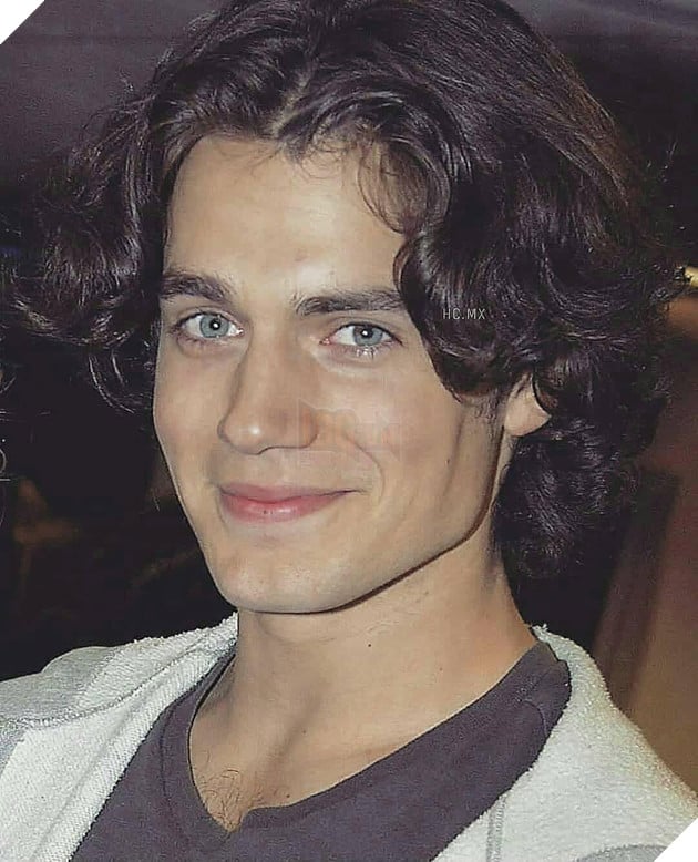 Hình ảnh sao nam Henry Cavill vào năm 2000.
