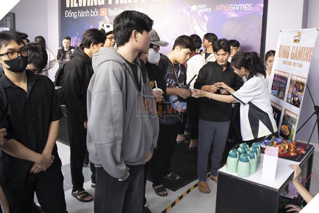 Bầu không khí cuồng nhiệt của Viewing Party CKTG 2025 tại Việt Nam