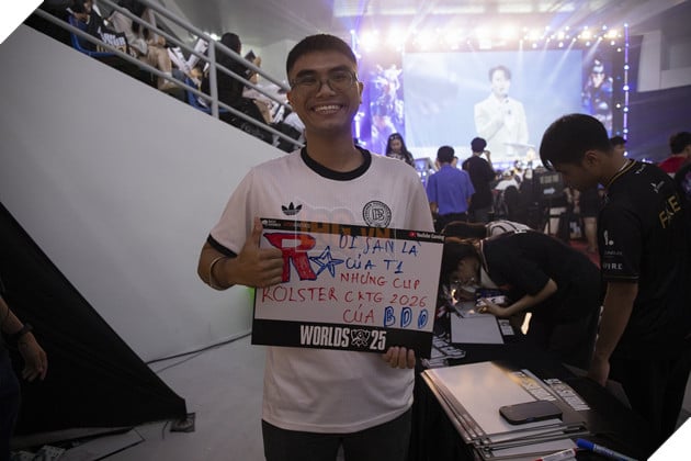 Bầu không khí cuồng nhiệt của Viewing Party CKTG 2025 tại Việt Nam 12