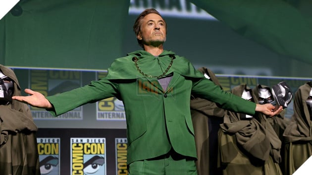 Hình ảnh về sao nam Robert Downey Jr. trong buổi công bố dự án phim Avenger Domsday.