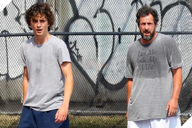 Hình ảnh về nam diễn viên Timothée Chalamet và sao nam Adam Sandler.