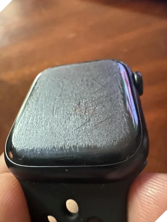 Apple Watch Series 7 'thử lửa' với robot hút bụi, thiết bị nào bền hơn?  2