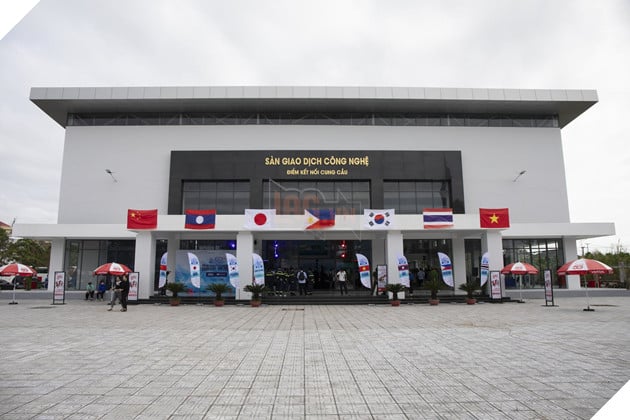 ECA 2025: Nhìn Lại Kết Quả Ngày Thi Đấu Khai Mạc Hai Bộ Môn LMHT Và Đột Kích