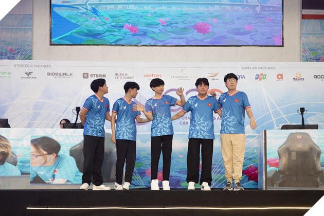 ECA 2025: Nhìn Lại Kết Quả Ngày Thi Đấu Khai Mạc Hai Bộ Môn LMHT Và Đột Kích 10