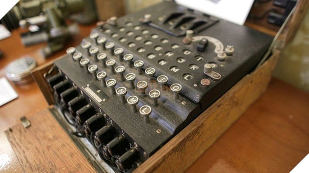 Máy mật mã Enigma bốn rotor thời Thế chiến II được bán đấu giá gấp đôi giá ước tính 2
