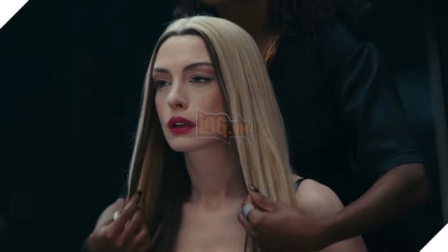 Hình ảnh Anne Hathaway trong phim Mother Mary.