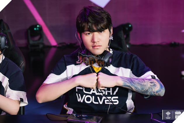 “Top God” NaiLiu kịp thời đem về chiến thắng san hoà cách biệt cho Flash Wolves