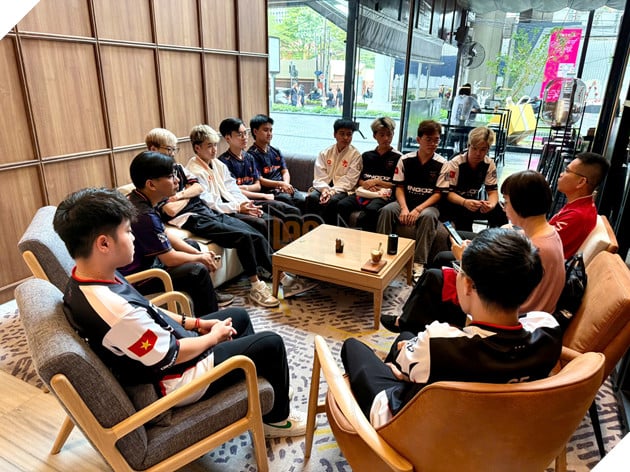 2025 PMGC: VIRESA Động Viên Tinh Thần Hai Đại Diện PUBG Mobile Việt Nam Trước Thềm Vòng Chung Kết