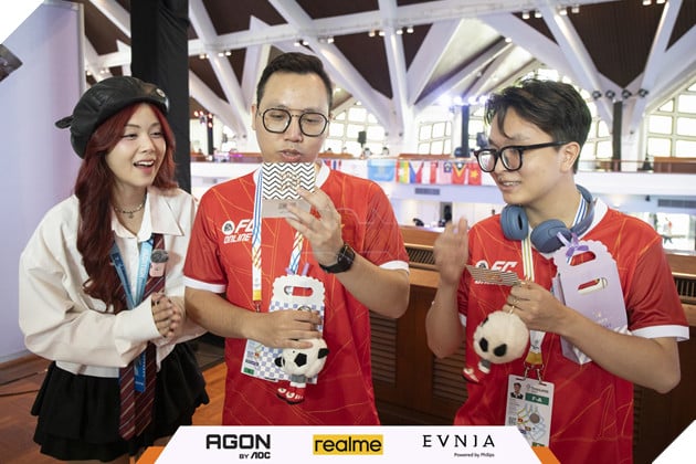 SEA Games 33: Các Tuyển Thủ FC Online Việt Nam Nhận Quà Bất Ngờ Từ Fan 2