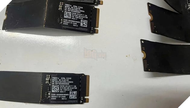 'Báo đời tuổi trẻ' bẻ hơn 50 ổ SSD Samsung M.2 NVMe của bố, trị giá hơn trăm triệu 2