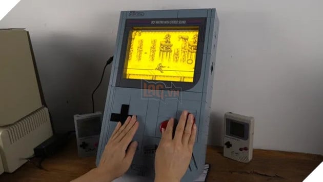 Bản mod Lego Game Boy khổng lồ với màn hình phát quang điện