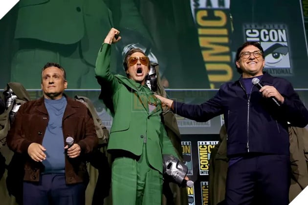 Hình ảnh về diễn viên Robert Downey Jr. trong buổi công bố quay trở lại Vũ trụ MCU với Avengers: Doomsday.