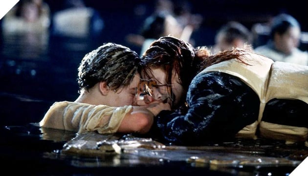 Hình ảnh về cảnh phim nổi tiếng trong Titanic (1997) của James Cameron.