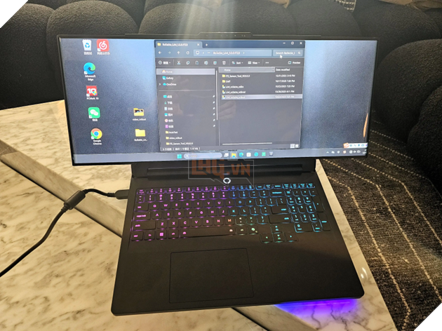 Lenovo trình làng concept laptop gaming màn hình cuộn siêu rộng tại CES 2026
