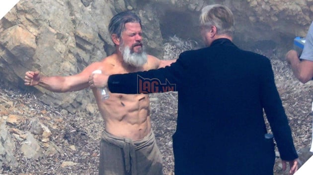 Hình ảnh sao nam Matt Damon trên phim trường phim The Oddyssey với đạo diễn Christopher Nolan.